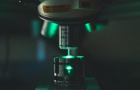 斯坦福大学科学家将化石燃料分子变成新型人造纯钻