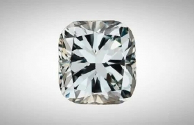 GIA 2019年发现天然钻石上的CVD钻石层