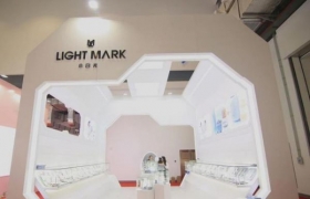 中国发光，克拉自由 Light Mark小白光亮相首届中国国际消费品博览会