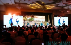 火出圈！中国珠宝“只此青绿”黄金首饰闪亮发布