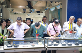 2023年金刚石产业大会考察团一行参观华晶培育钻石体验中心