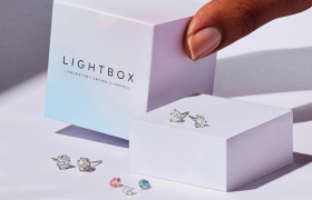 戴比尔斯培育钻石品牌Lightbox首次涉足设计合作