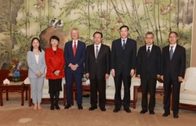 上海市长龚正会见英国英富曼集团董事会主席约翰·里斯顿一行