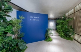 戴比尔斯与置地广场共同举办 “自然灵感” 展览，首次在香港独家展出珍稀彩钻及白钻
