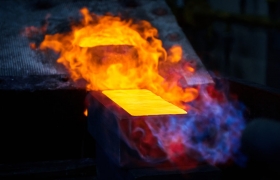 汇丰银行：地缘政治风险等因素或推动黄金短期突破4000美元/盎司