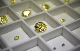 2025 年全球钻石产量将创 20 年新低 大克拉稀有钻石短缺支撑价格