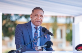 博茨瓦纳总统重申收购戴比尔斯多数股权 非洲多国及前高管组团竞逐