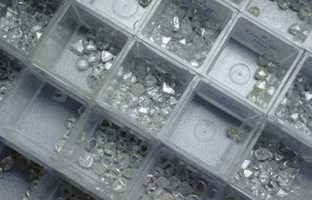 制裁与市场寒冬下逆势盈利 阿尔罗萨 2025 年产量达标并布局长期增长