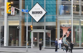 Birks全年亏损收窄